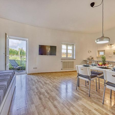 Zentral gelegenes Apartment mit Garage&kleinem Außenbereich Kaltern Exterior foto